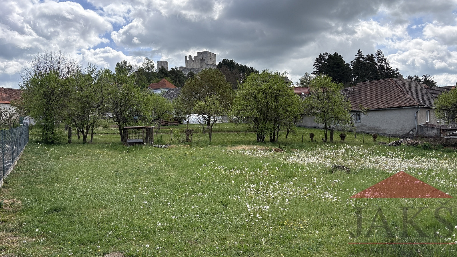 Prodej stavebního pozemku 1 018 m²