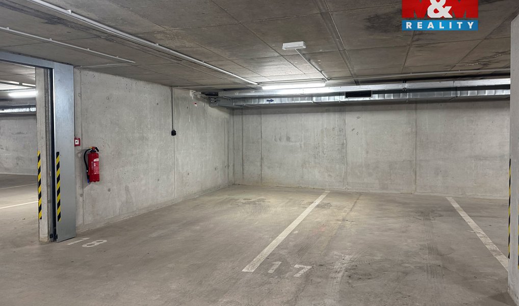 Pronájem garážového stání, 18 m2, Plzeň, ul. Rejskova, Plzeň – náhled fotky 2