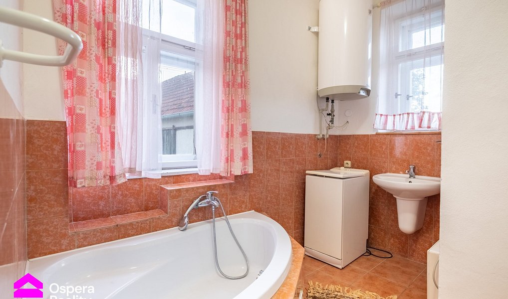 Prodej domu 260 m² s pozemkem 575 m², Lomy – náhled fotky 23