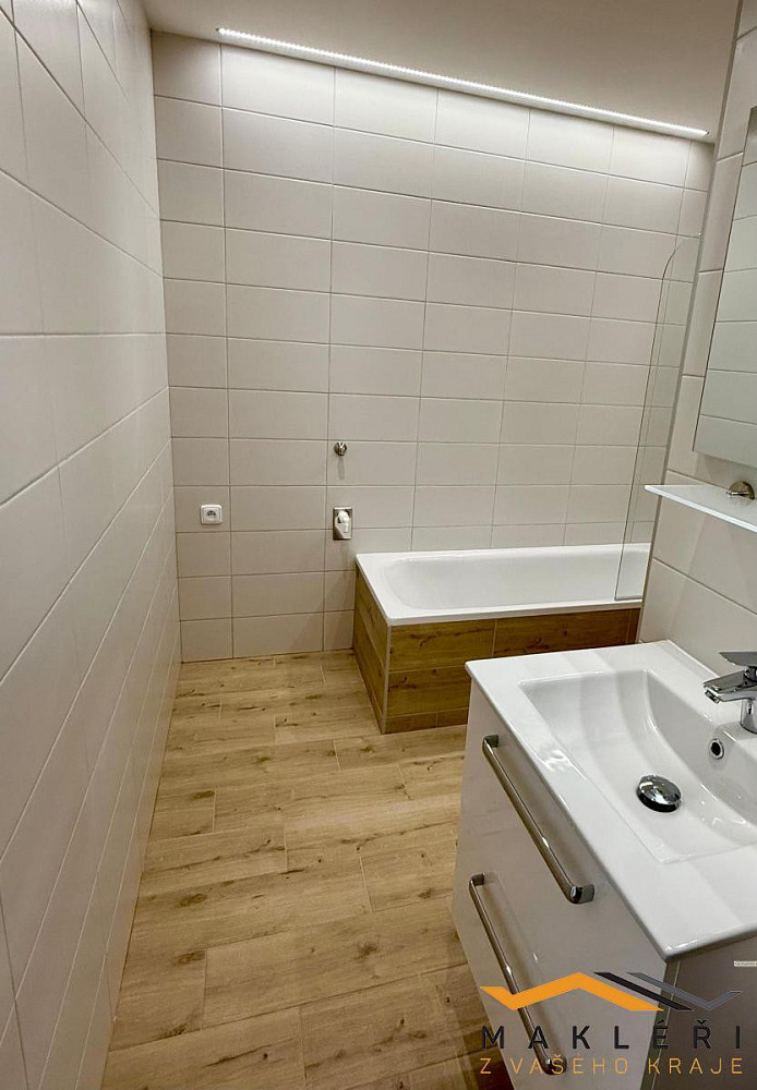 Pronájem bytu 3+1 61 m² — photo 3