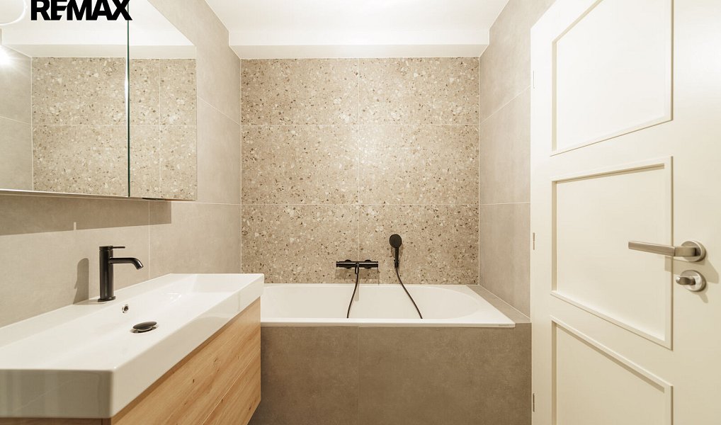 Prodej bytu 5+1 191 m², Praha – náhled fotky 13