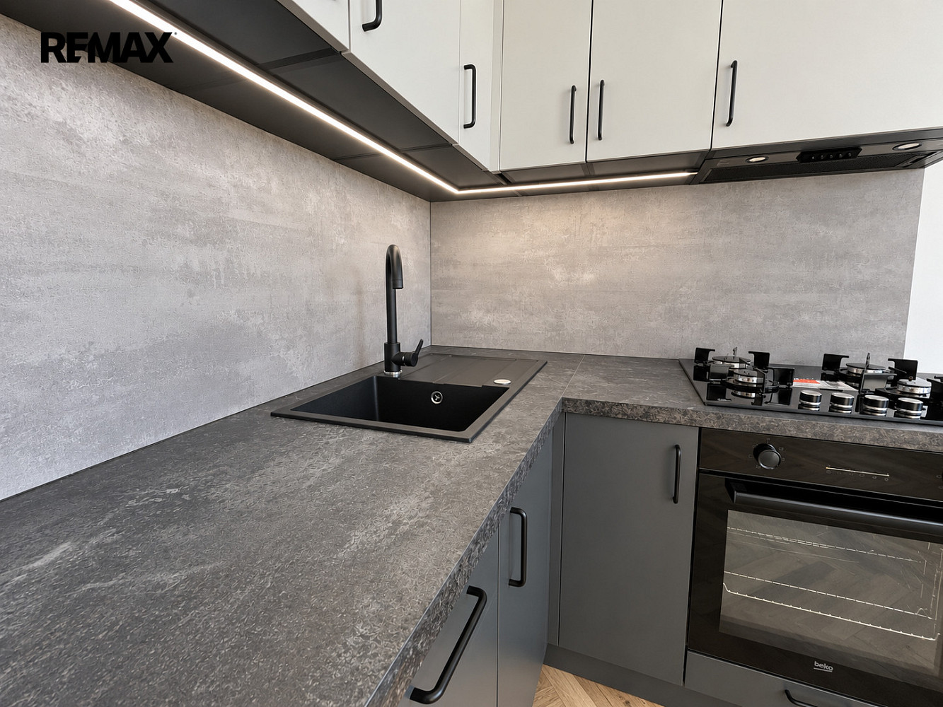 Pronájem bytu 3+kk 56 m² – fotografie 2