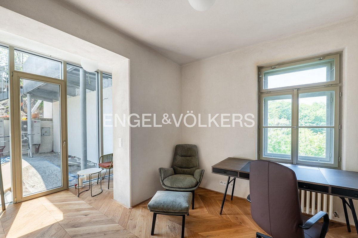 Pronájem bytu 4+1 156 m² — photo 4