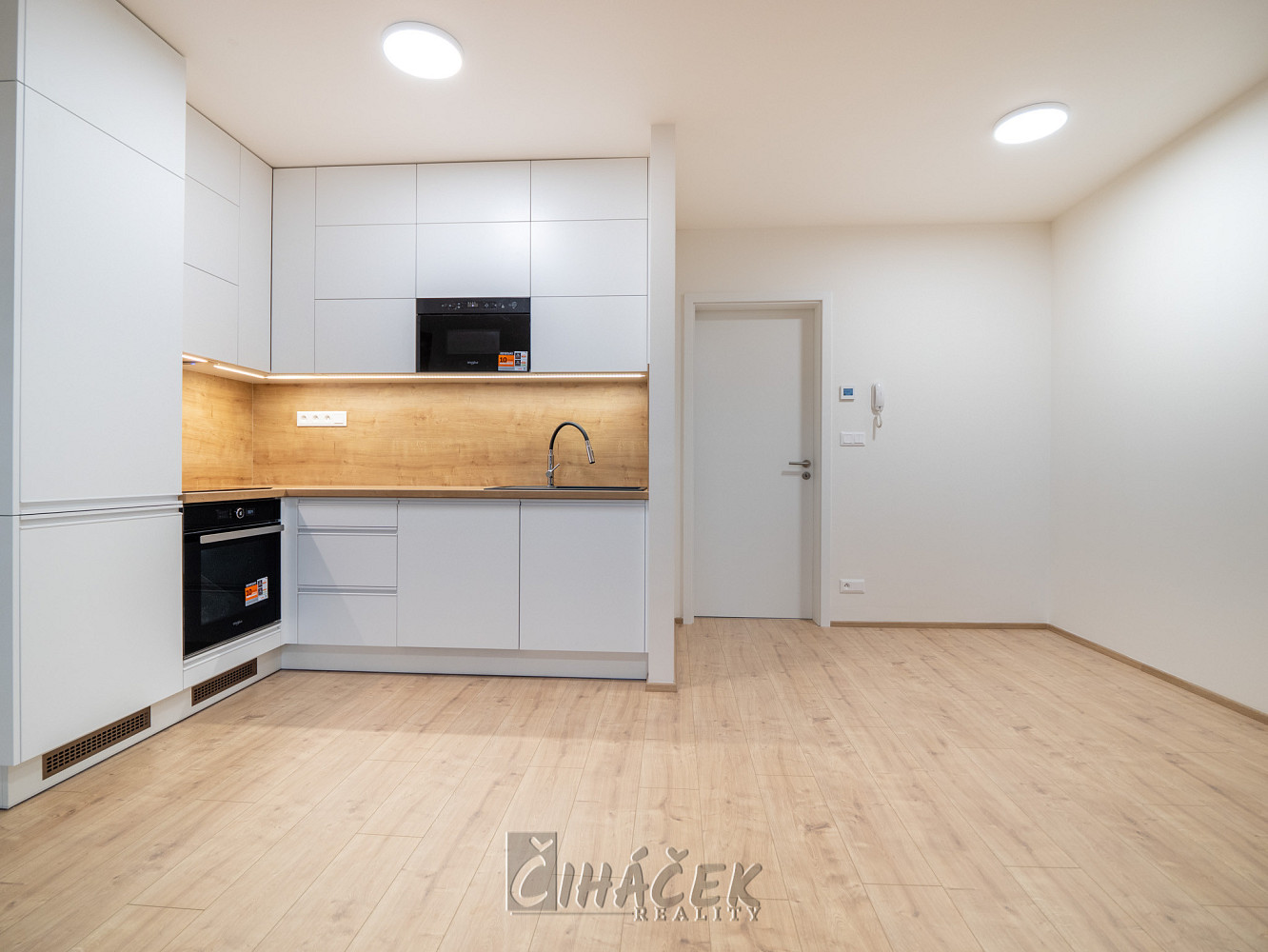 Pronájem bytu 3+kk 82 m² – fotografie 4