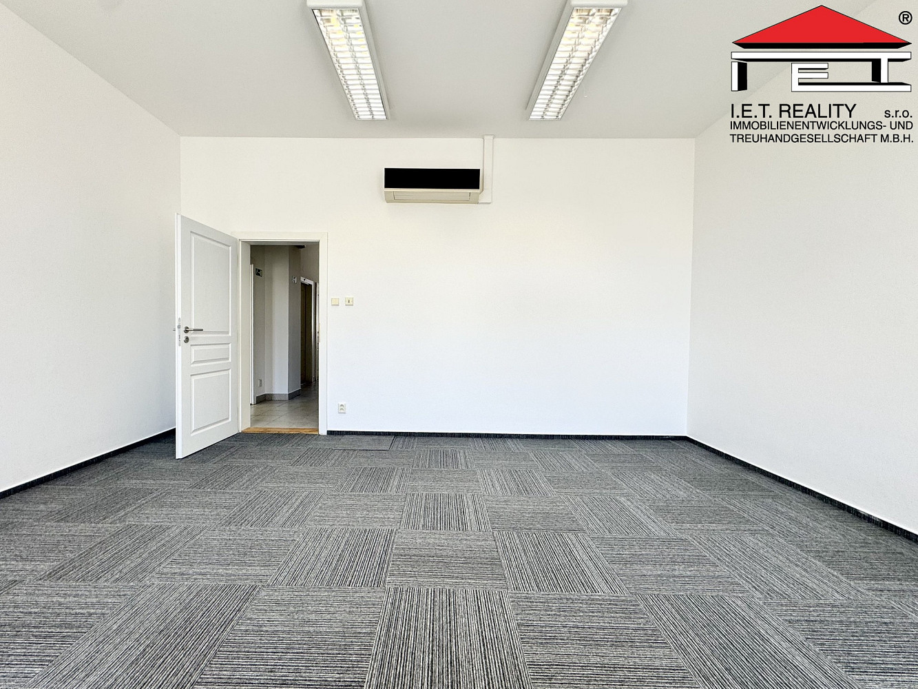 Pronájem kanceláře 527 m² – fotografie 5
