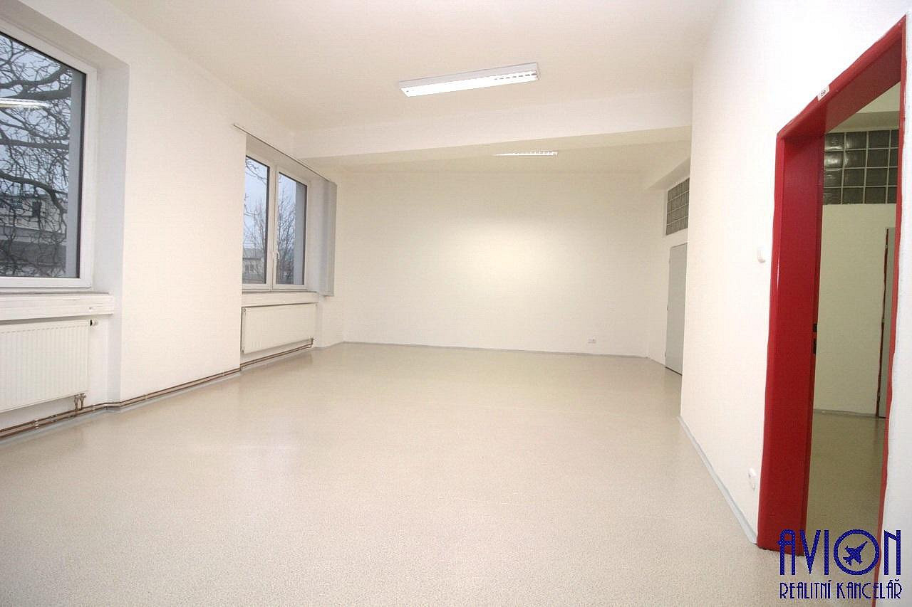 Pronájem kanceláře 69 m² – fotografie 4