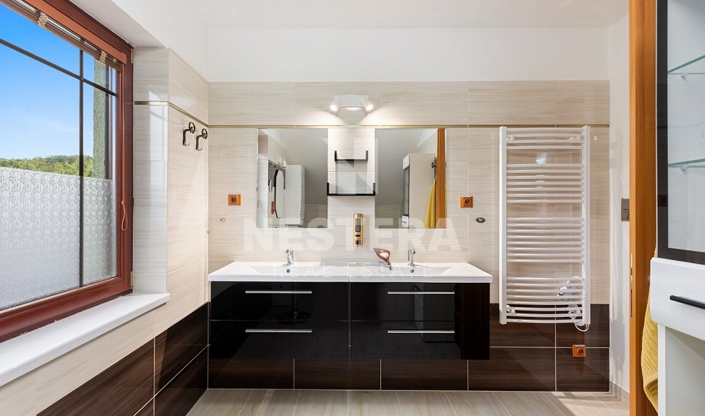 Prodej domu 197 m² s pozemkem 840 m², Úvaly – náhled fotky 12