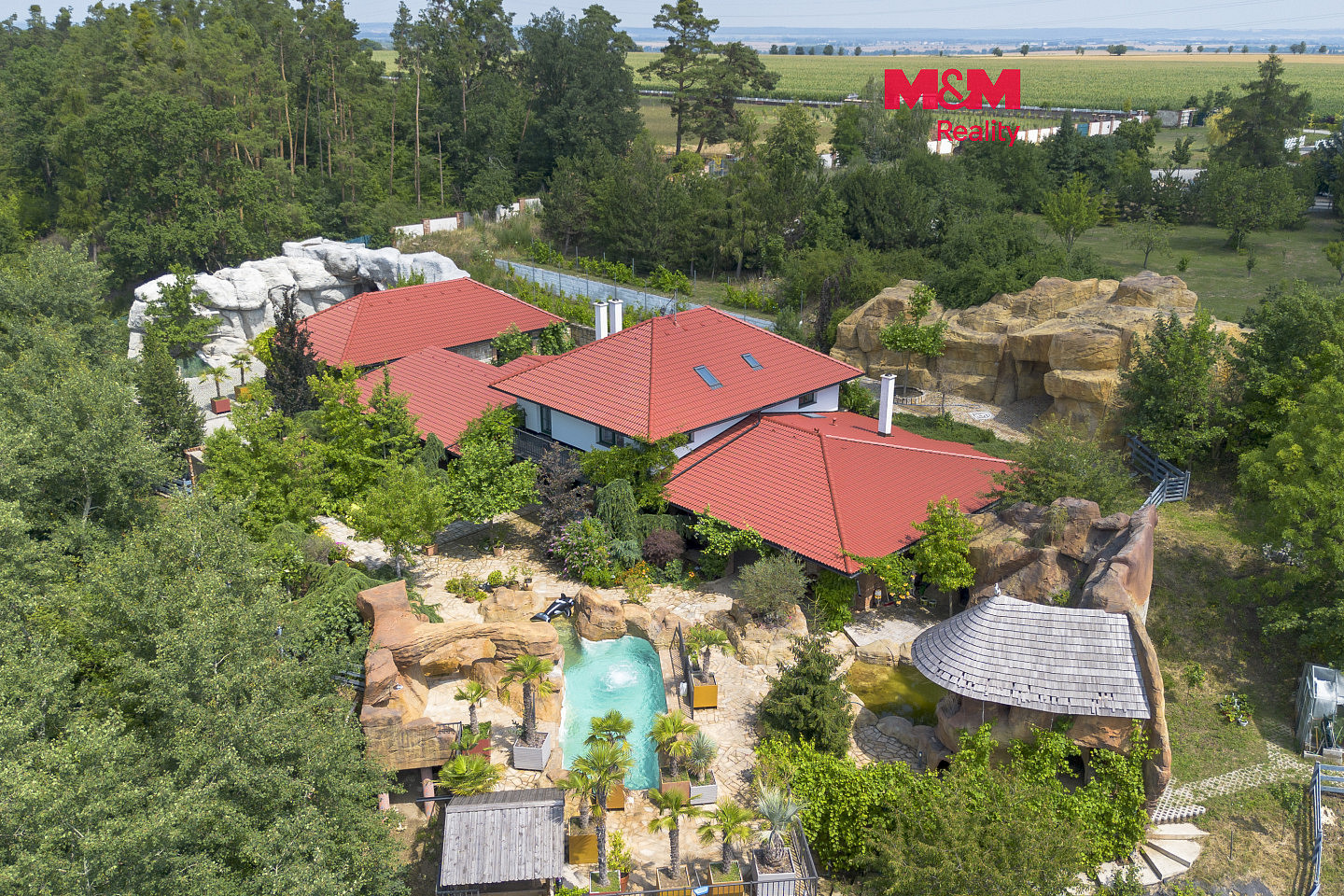 Prodej domu 996 m² s pozemkem 162 727 m²