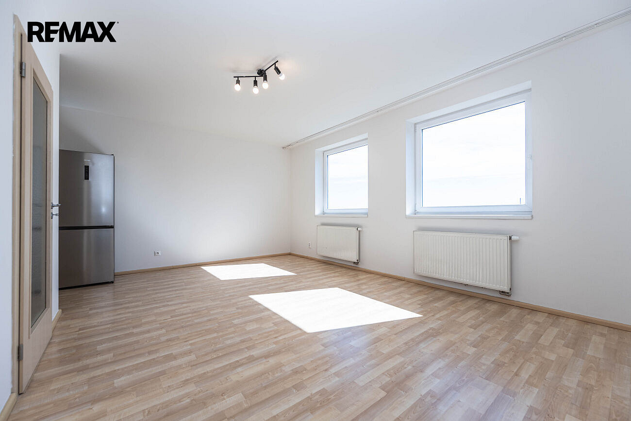 Pronájem bytu 1+kk 37 m² – fotografie 4