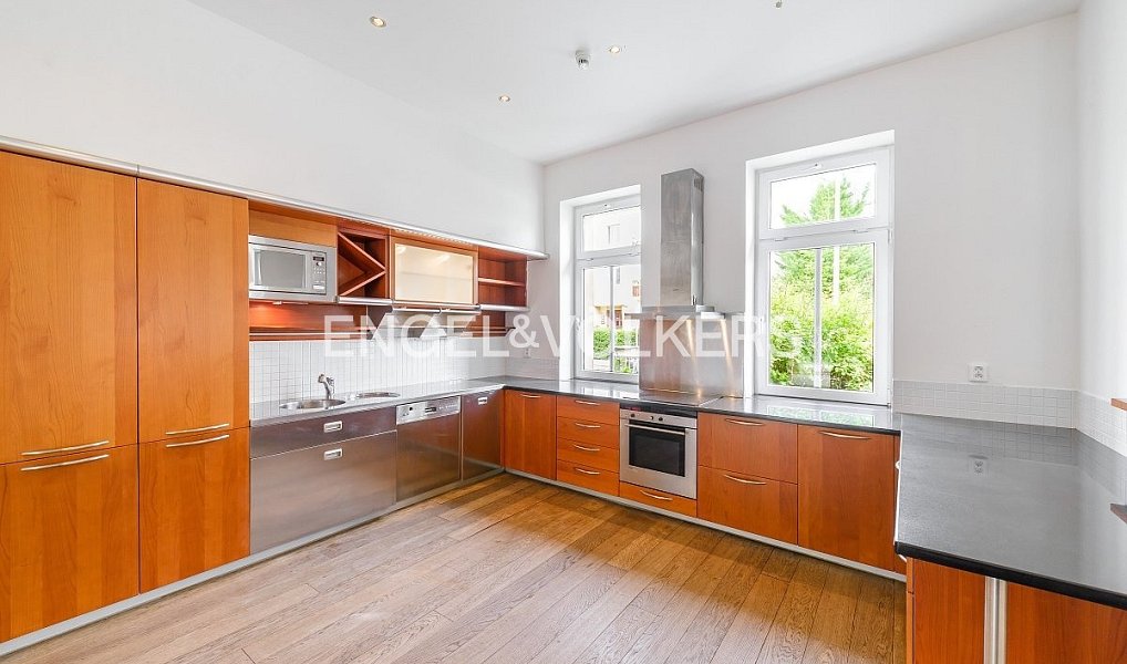 Pronájem domu 514 m² s pozemkem 644 m², Praha – náhled fotky 4