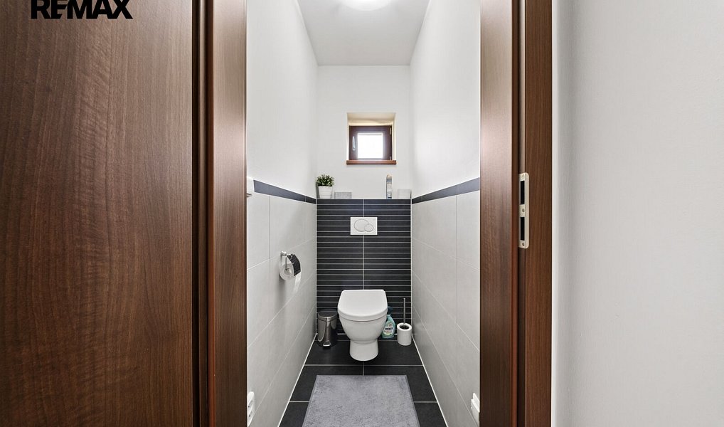 Prodej domu 252 m² s pozemkem 1 767 m², Holasovice – náhled fotky 17