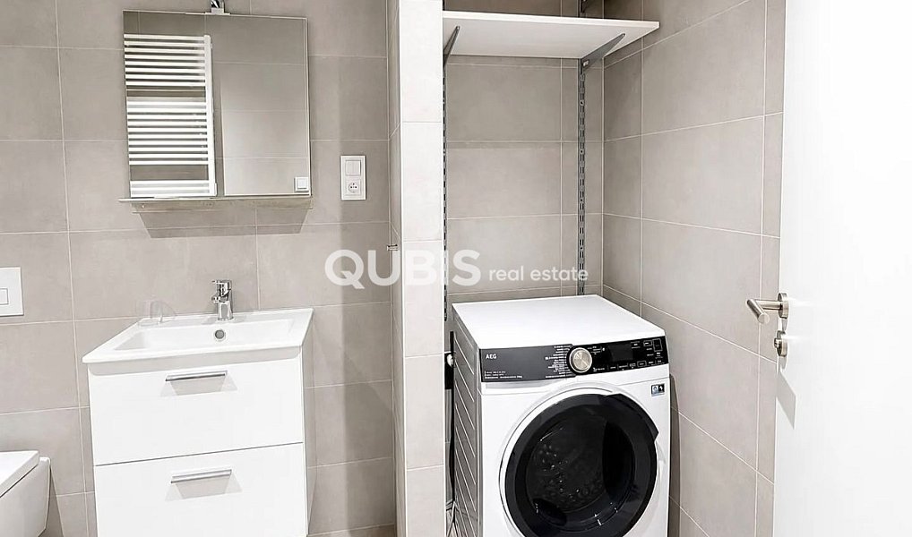 Pronájem bytu 2+kk 135 m², Praha – náhled fotky 8
