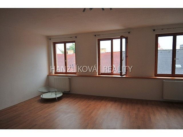 Pronájem bytu 1+kk 30 m² – fotografie 2