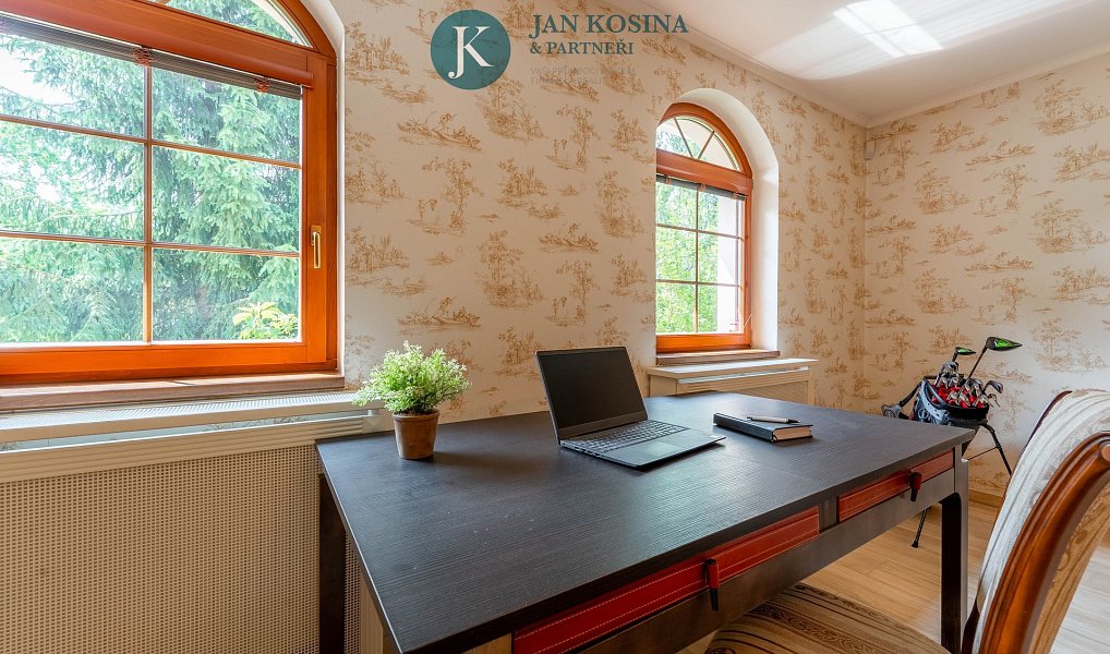 Prodej domu 236 m² s pozemkem 921 m², Hrusice – náhled fotky 3