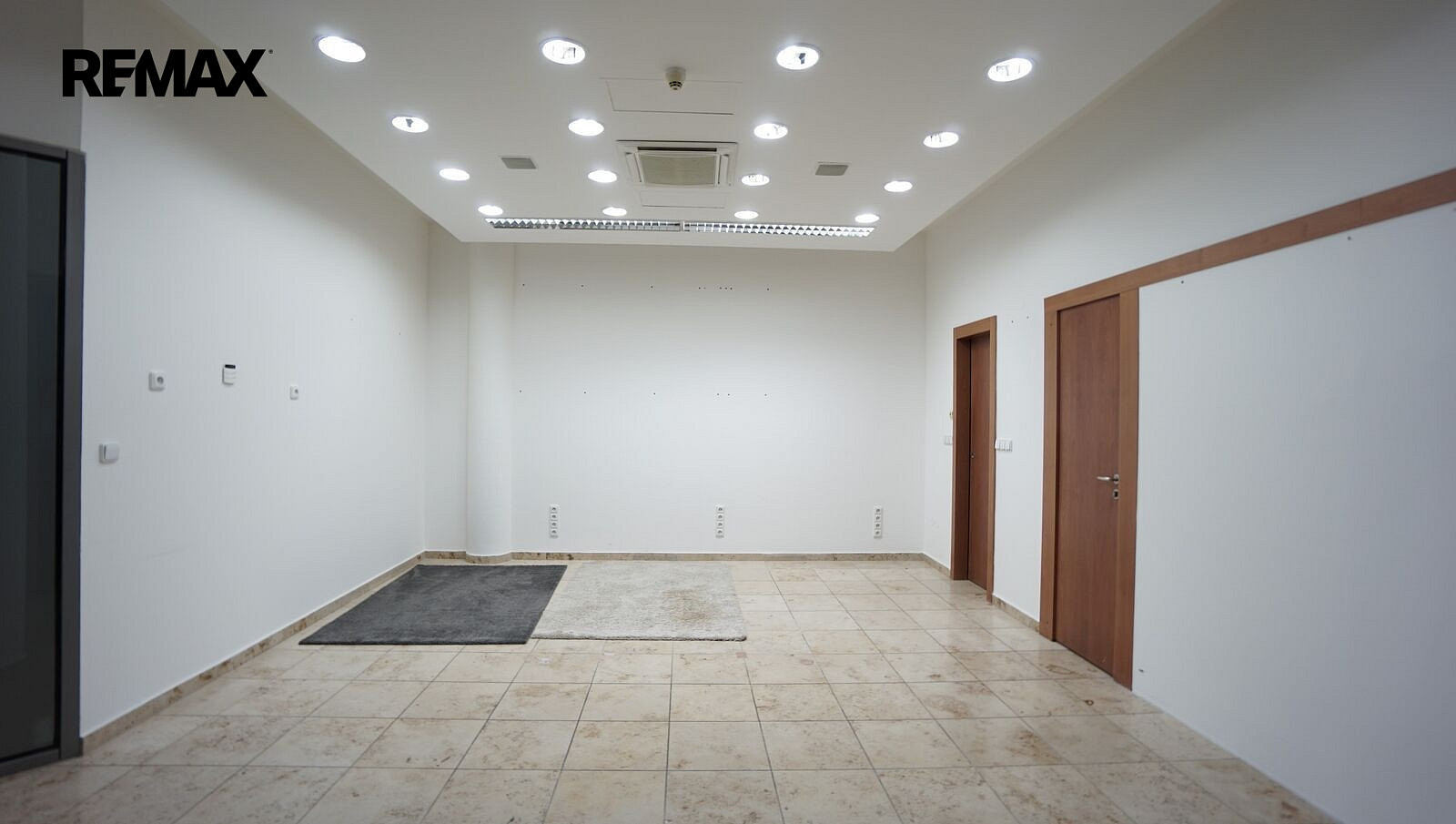 Pronájem obchodních prostor 55 m² – fotografie 5