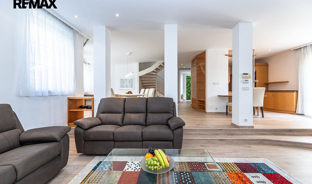 Pronájem domu 256 m² s pozemkem 222 m², Praha – náhled fotky 3