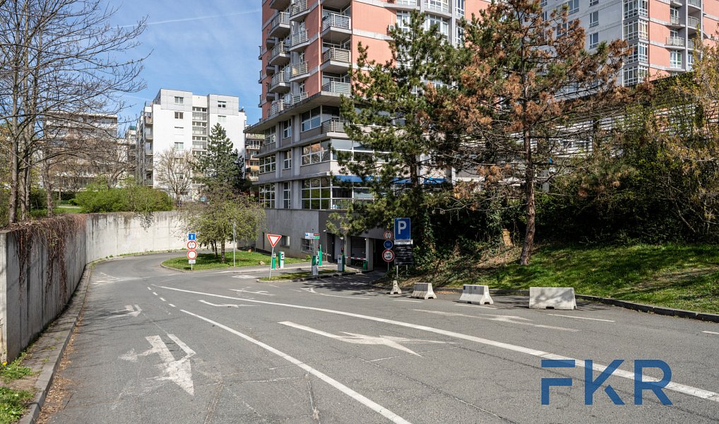 Prodej podzemního parkovacího místa, Praha – náhled fotky 4