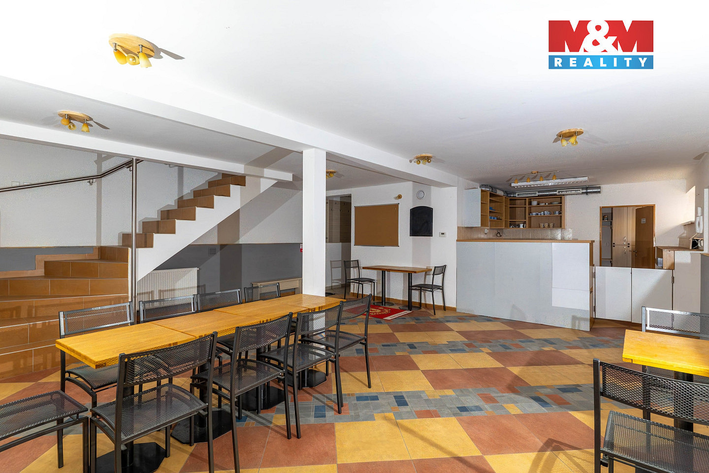 Prodej obchodních prostor 305 m² – fotografie 3