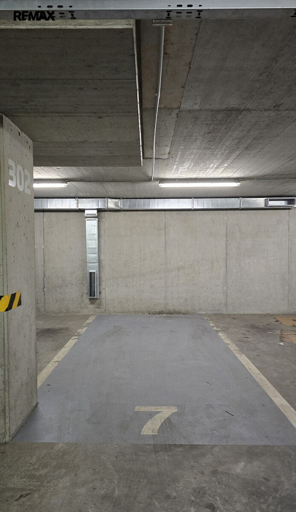 Parkovací stání v atraktivní lokalitě – fotografie 3