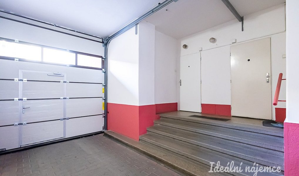 Pronájem bytu 2+kk 40 m², Praha – náhled fotky 16