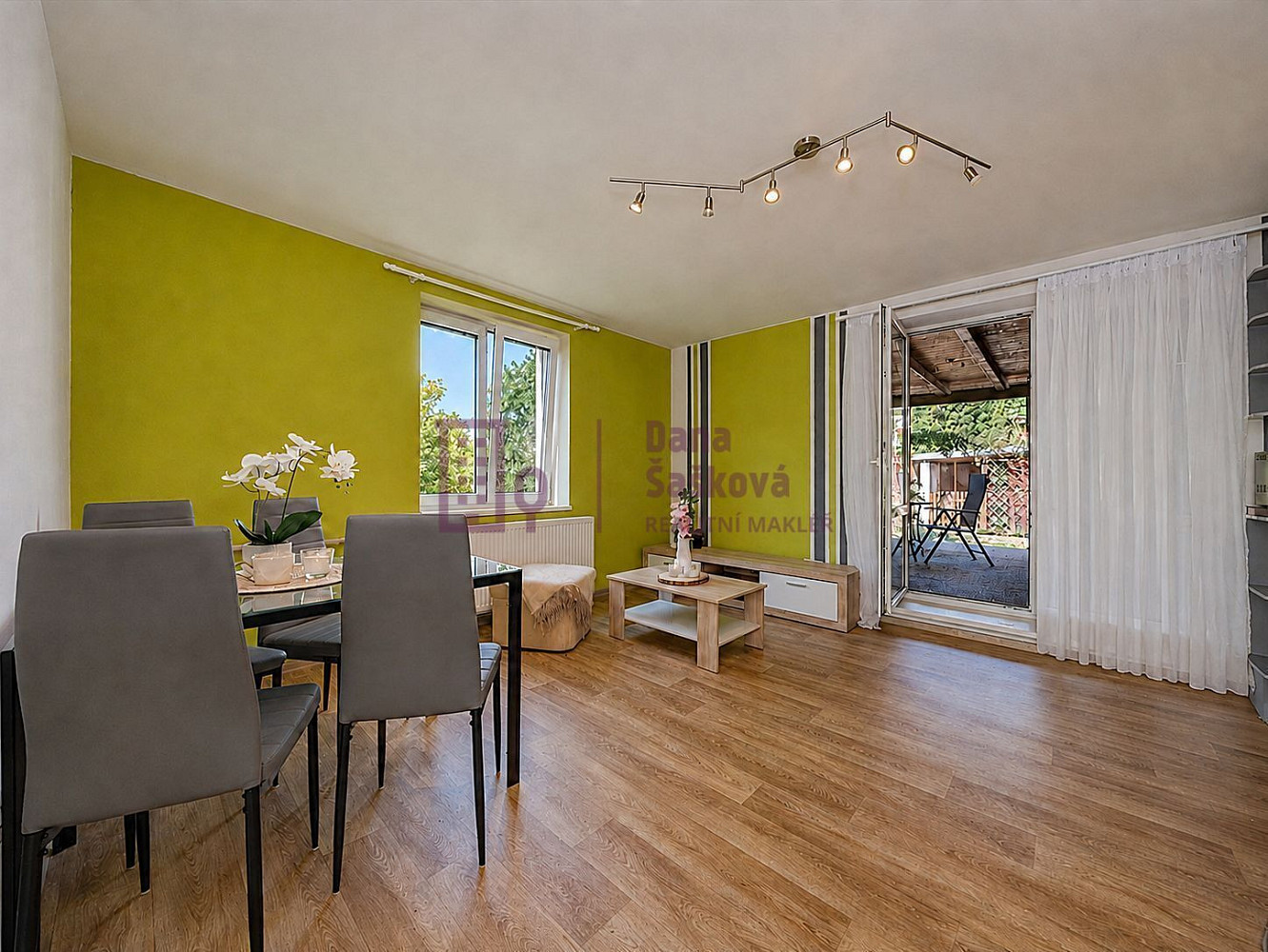 Prodej domu 230 m² s pozemkem 1 072 m² – fotografie 2