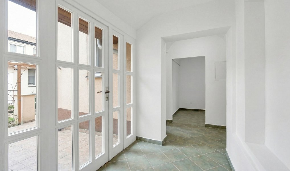 Prodej domu 328 m² s pozemkem 399 m², Hostomice – náhled fotky 32
