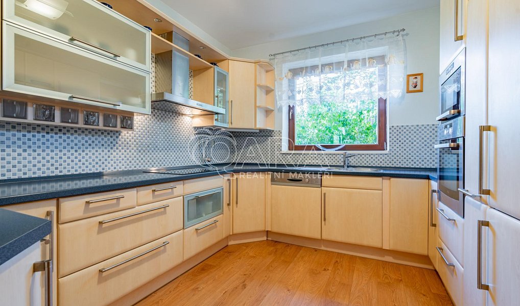 Prodej domu 320 m² s pozemkem 1 701 m², Mořina – náhled fotky 16