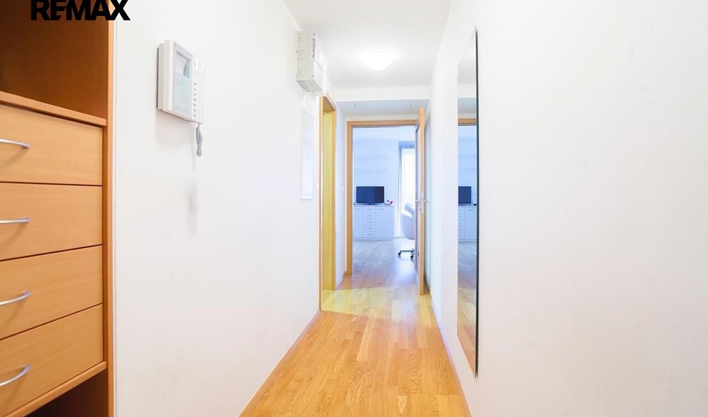 Prodej bytu 1+kk 38 m², Praha – náhled fotky 6