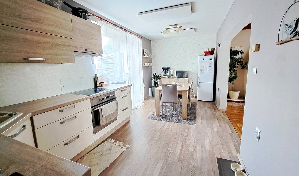 Prodej domu 200 m² s pozemkem 963 m², Břest – náhled fotky 2