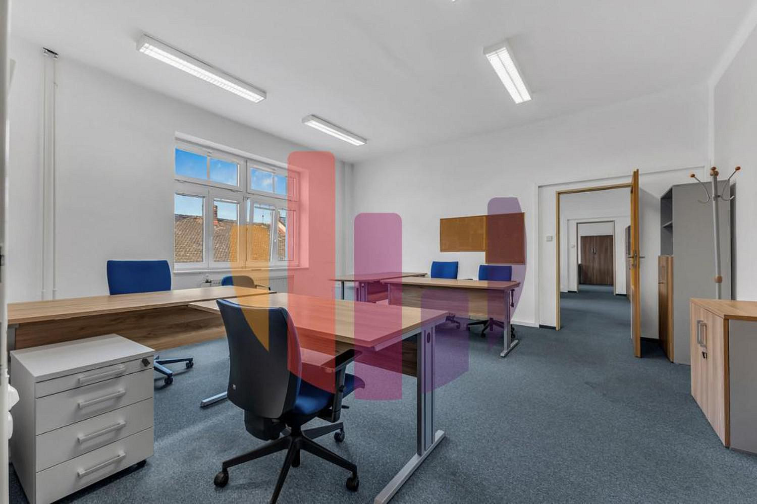 Pronájem kanceláře 1 329 m² — photo 2