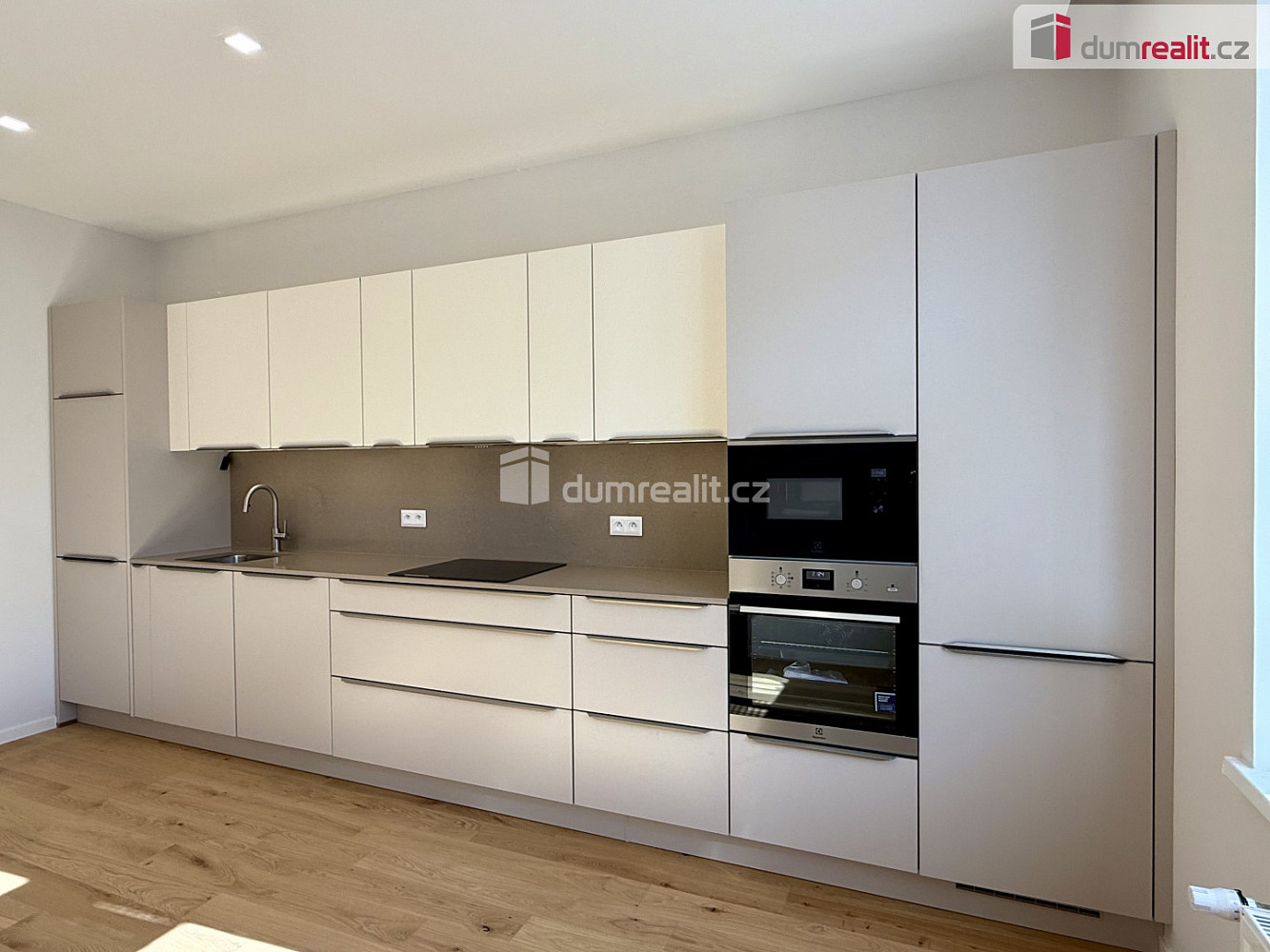 Pronájem bytu 4+kk 105 m² — photo 3