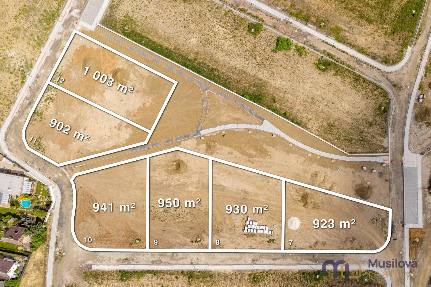 Prodej stavebního pozemku 896 m² – pohled 2