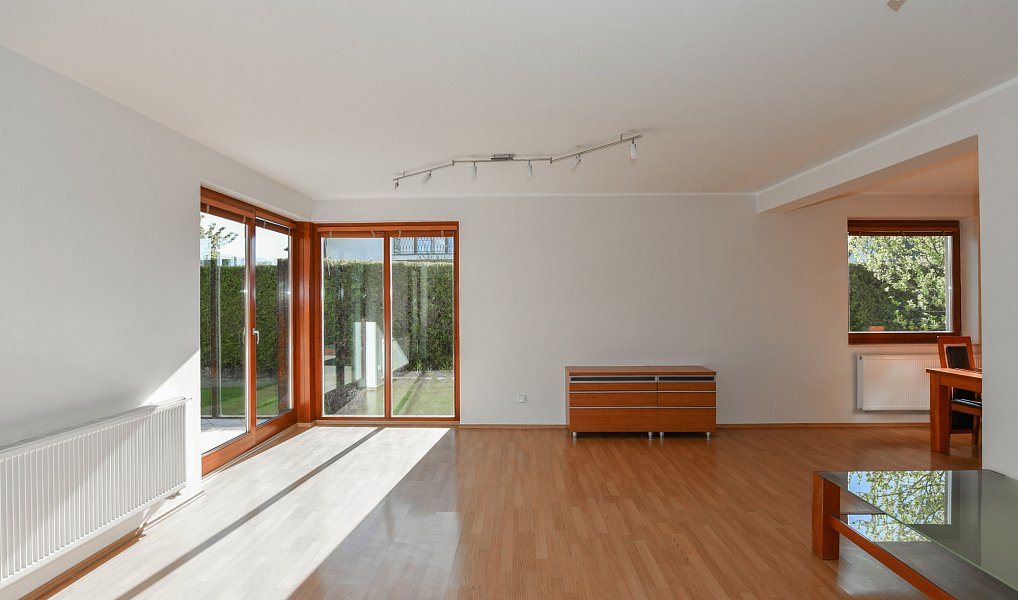 Prodej domu 270 m² s pozemkem 654 m², Jesenice – náhled fotky 4