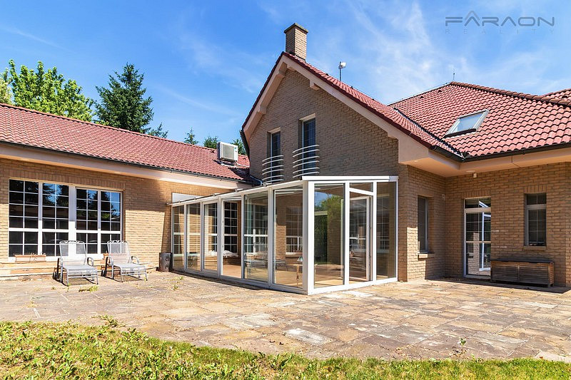 Pronájem domu 725 m² s pozemkem 2 737 m² — photo 2