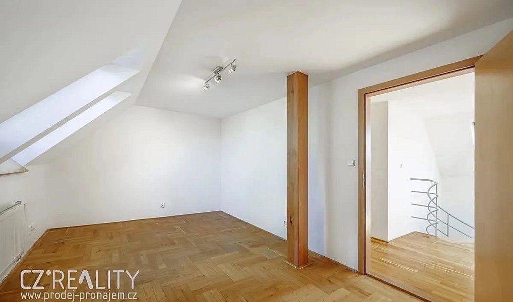 Prodej domu 300 m² s pozemkem 1 300 m², Praha – náhled fotky 24