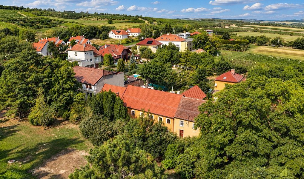 Prodej domu 400 m² s pozemkem 1 342 m², Valtice – fotka 1 z 8