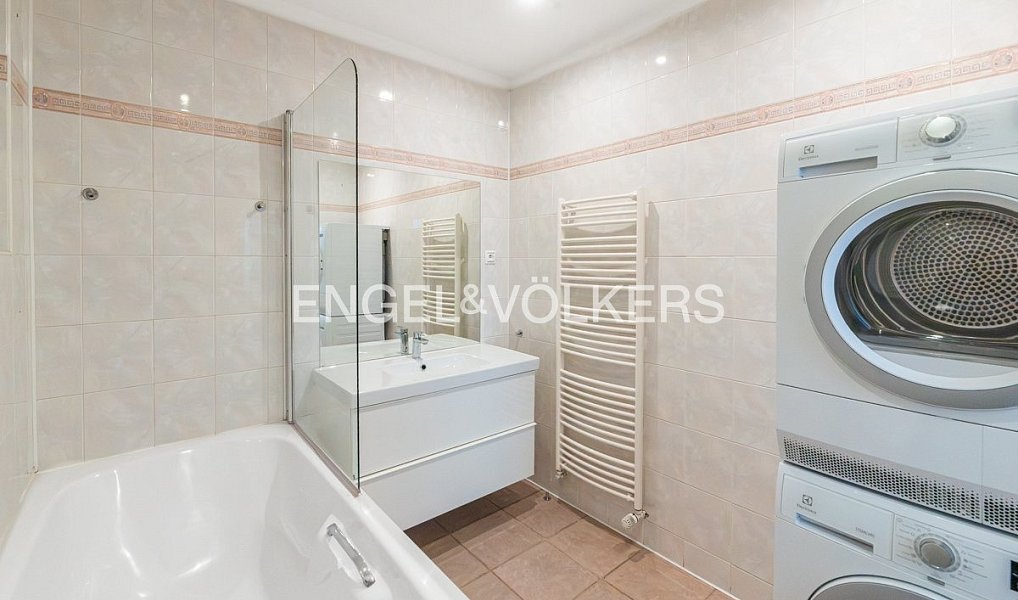 Pronájem bytu 4+kk 150 m², Praha – náhled fotky 15