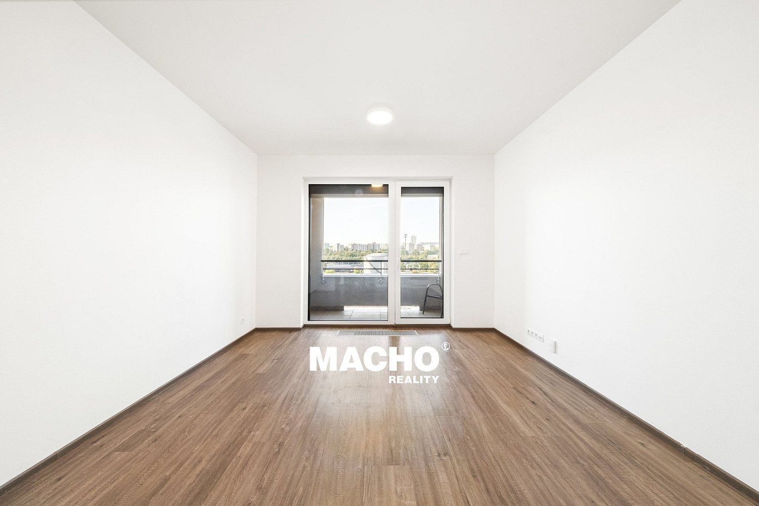 Pronájem bytu 1+kk 33 m² – fotografie 4