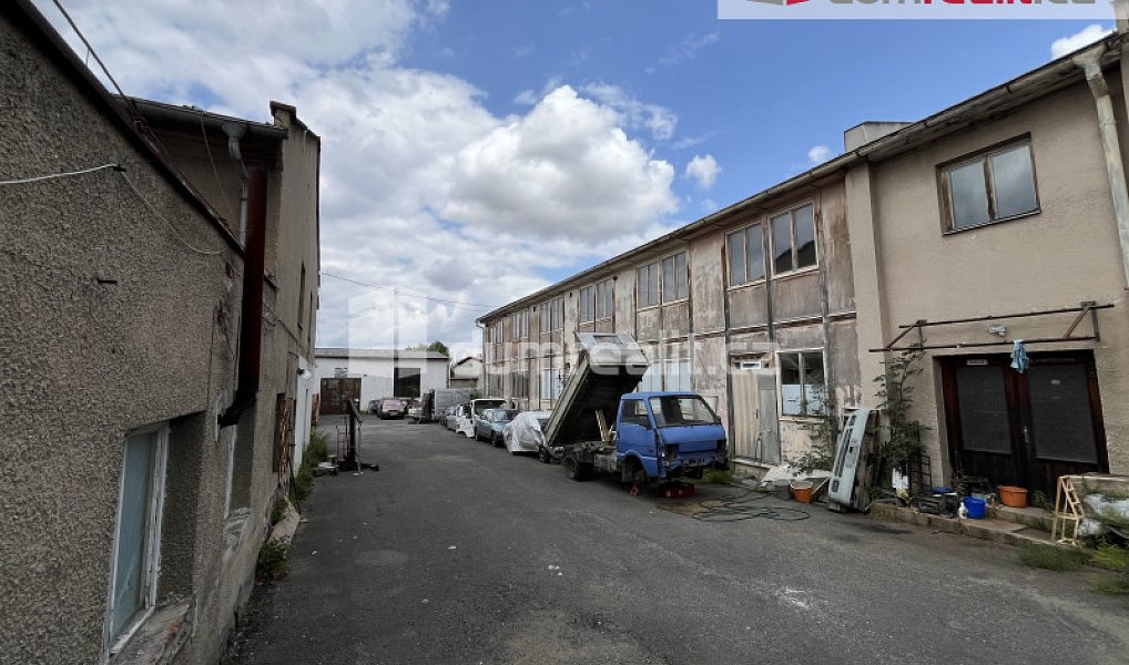 Prodej výrobních prostor 4 334 m², Velvary – náhled fotky 4