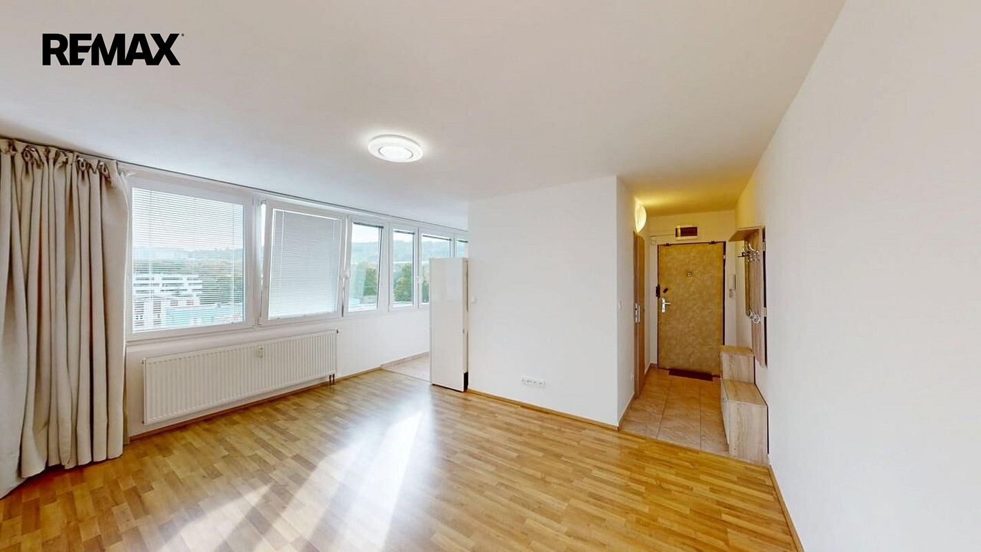 Pronájem bytu 1+kk 27 m²