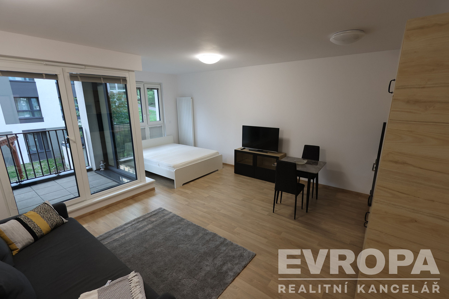 Pronájem bytu 1+kk 40 m² – fotografie 2