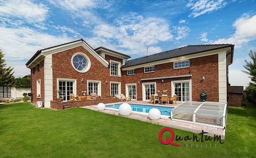 Prodej domu 327 m² s pozemkem 734 m², Na Myšině, Praha 9 - Horní Počernice