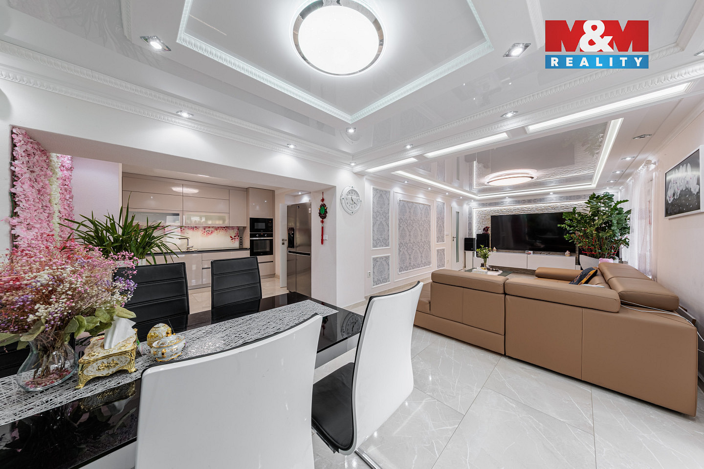 Prodej domu 318 m² s pozemkem 758 m² — photo 2