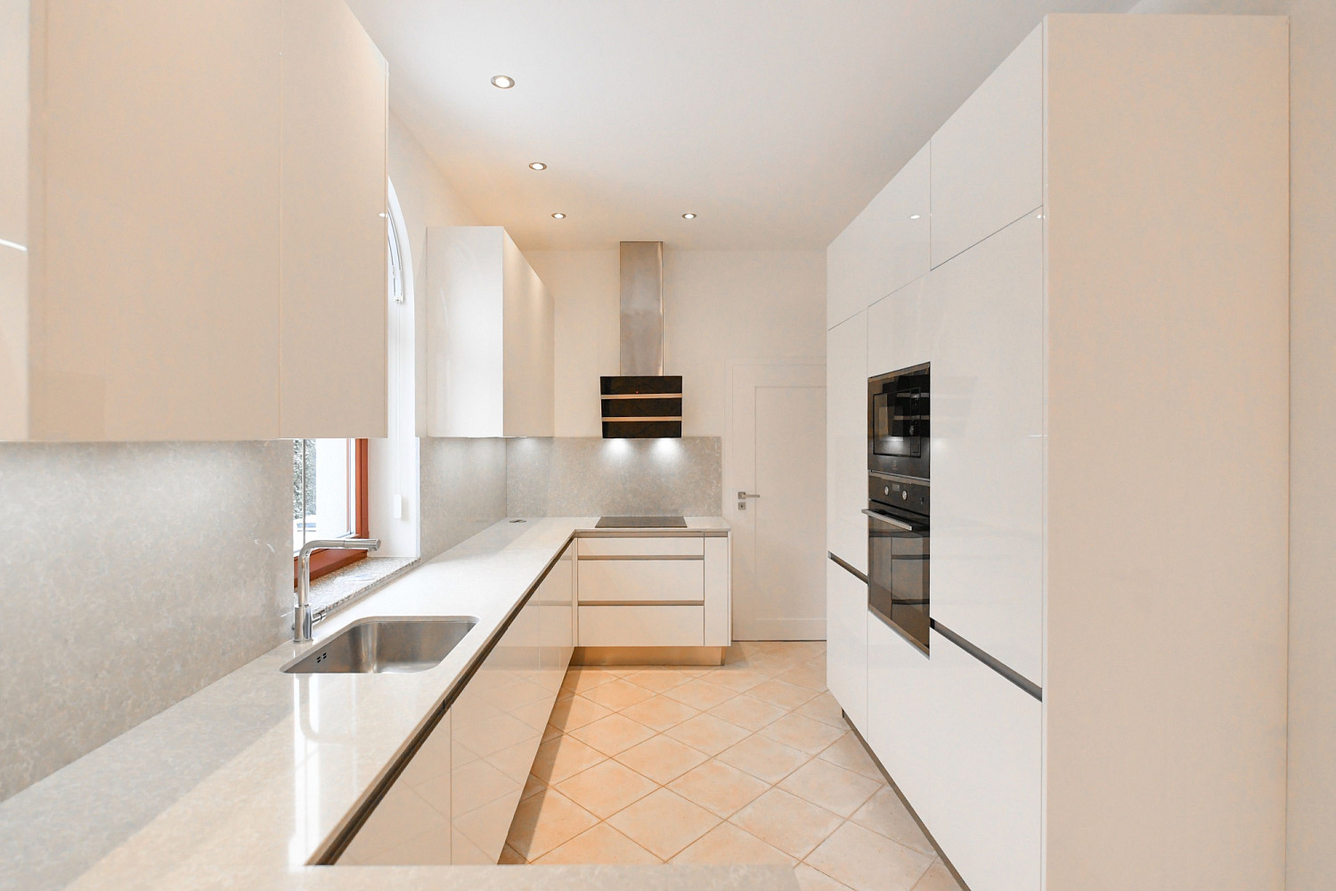 Pronájem domu 255 m² s pozemkem 780 m² – fotografie 4