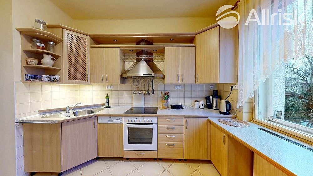 Prodej domu 270 m² s pozemkem 870 m² — photo 2