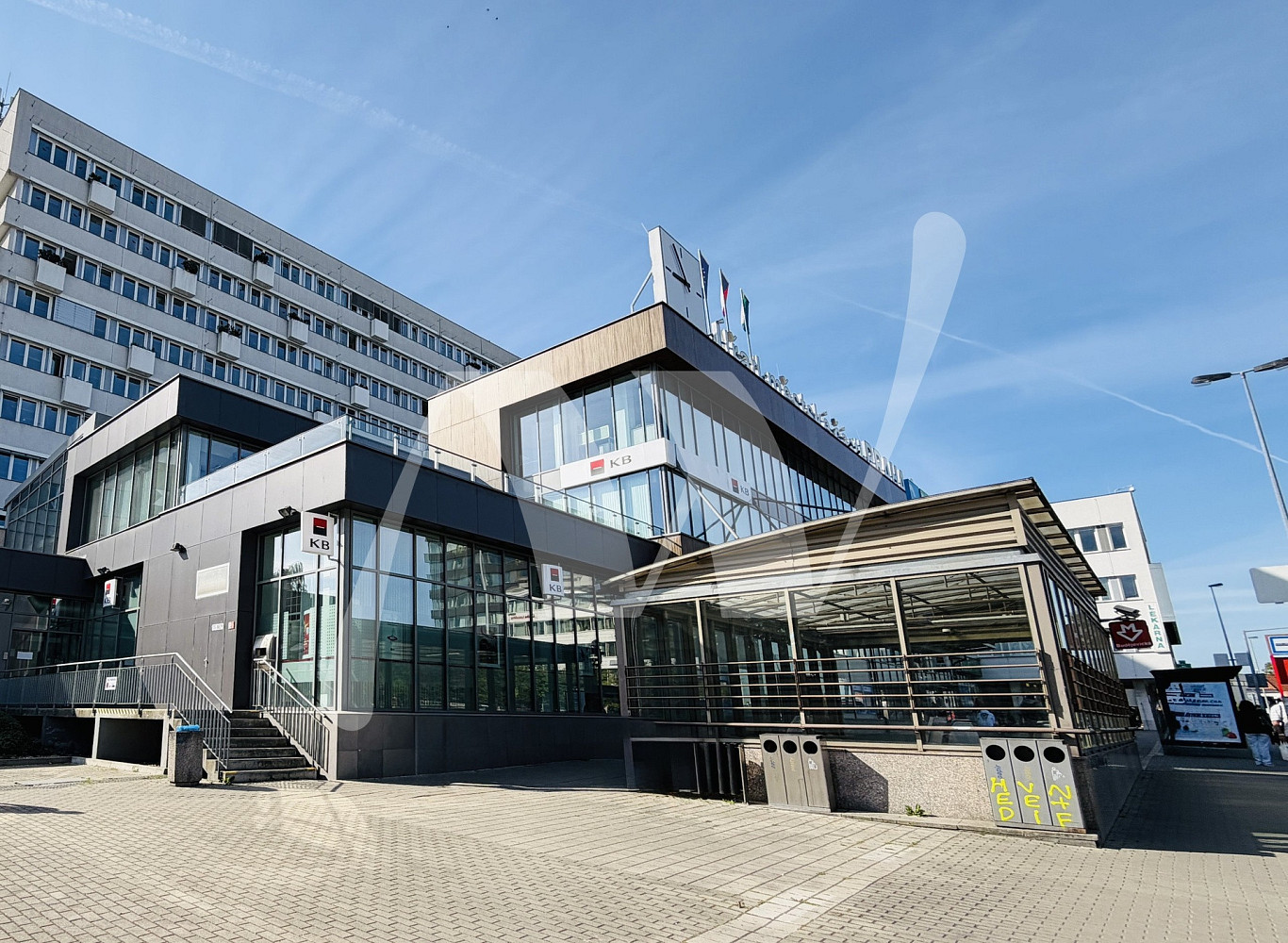 Pronájem kanceláře 588 m² — photo 3