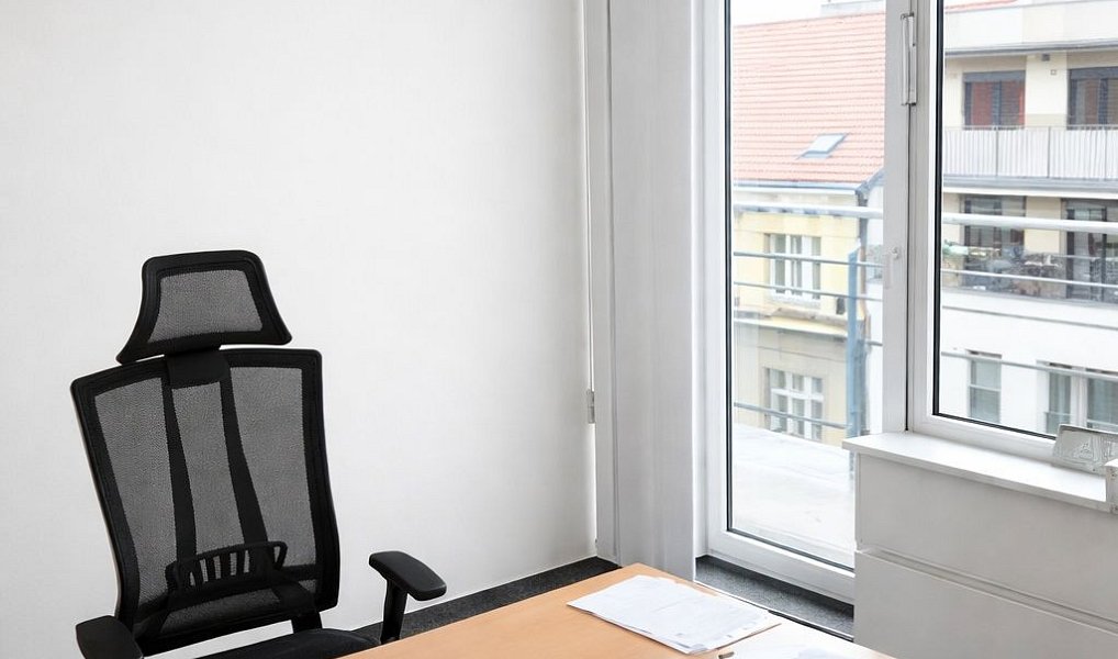 Pronájem kanceláře 175 m², Praha – náhled fotky 3