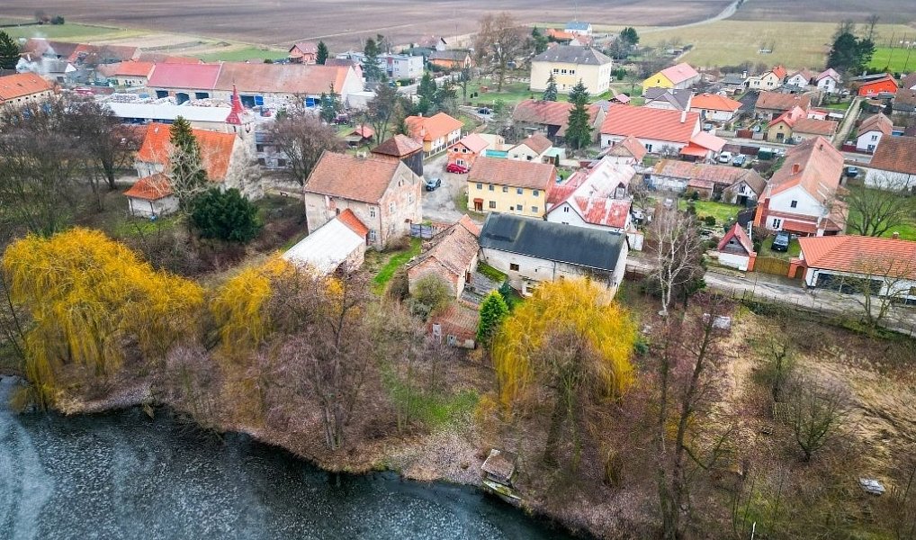 Prodej ubytovacího objektu 420 m², Hostín u Vojkovic – náhled fotky 11