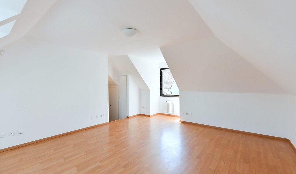 Pronájem kanceláře 417 m², Vestec – náhled fotky 6
