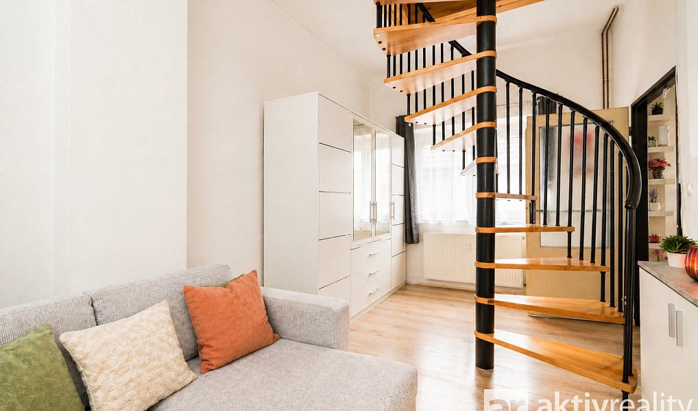 Prodej domu 250 m² s pozemkem 1 005 m², Dolní Zálezly – náhled fotky 17